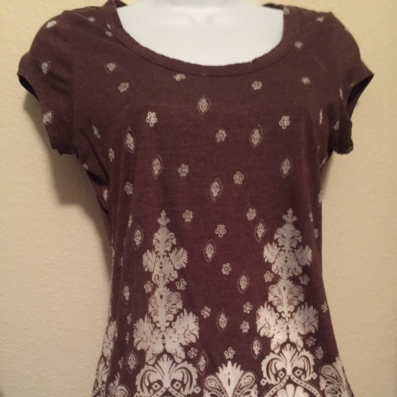 Sweet top with pretty design
