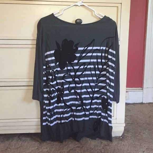 GAP Tops - NWOT Super Cute Gap Top