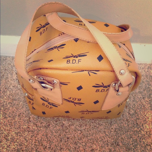 Square handbag