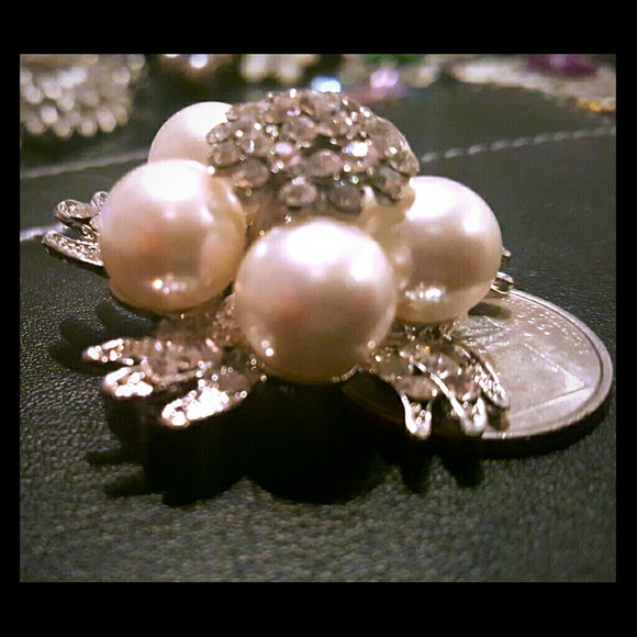SOLD $$$$ PEARL RHINESTONE BROOCH