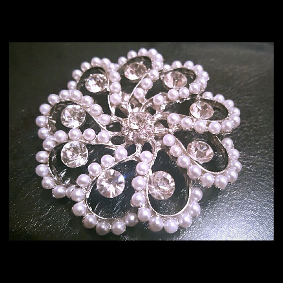 SOLD $$$ PEARL RHINESTONE BROOCH