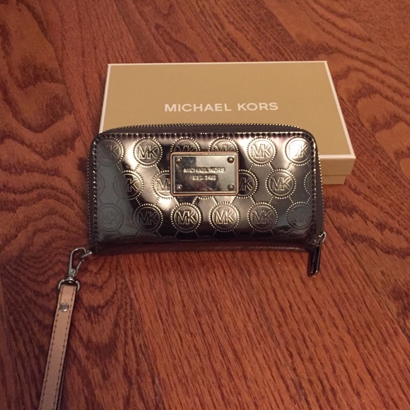 Michael kors wallet