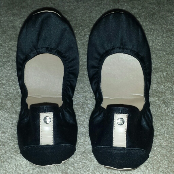 Bcbg Max Azria Kylie Flats - Picture 1 of 4