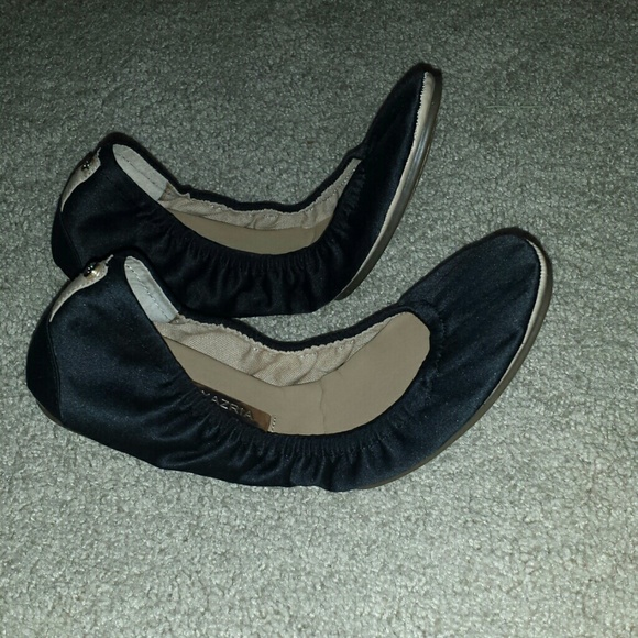 Bcbg Max Azria Kylie Flats - Picture 4 of 4