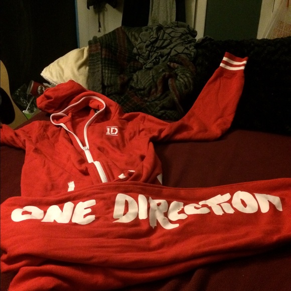 🆔One Direction onesie (nwot!)🆔
