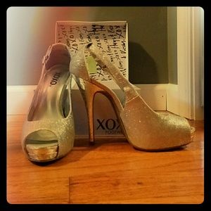 Silver glitter peep toe pumps