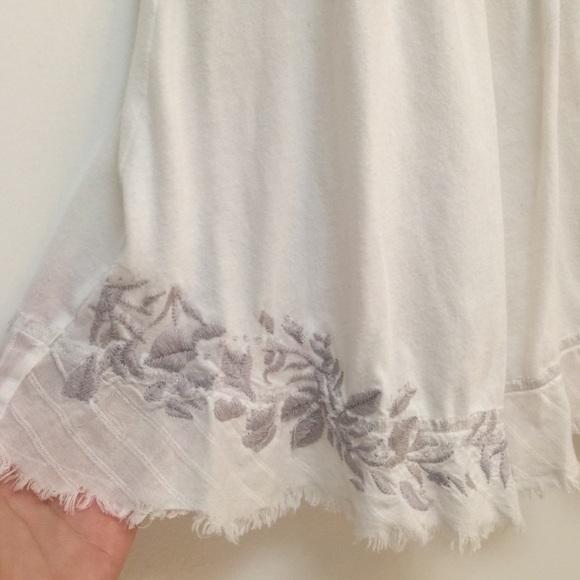 Sold Abercrombie & Fitch white embroidered tank - Picture 2 of 2