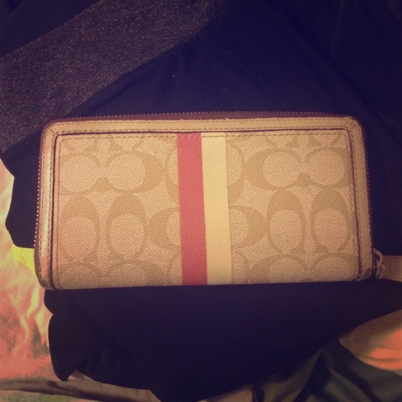 AUTHENTIC coach wallet