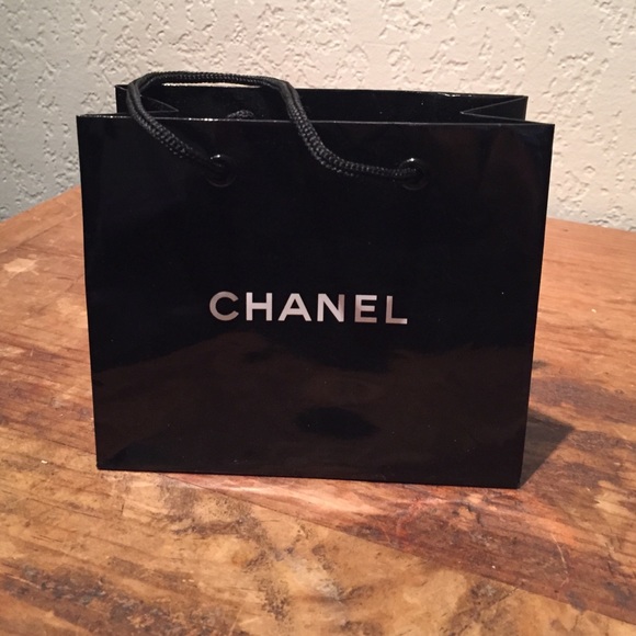 CHANEL Gift bag