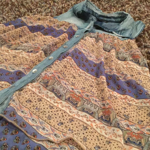 Flowy button down top - Picture 2 of 3