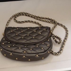 Chain link crossbody purse