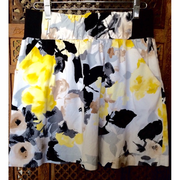 Beautiful Short Skirt in Yellow Black White Floral