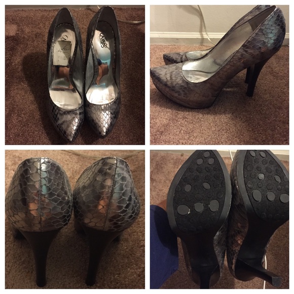 Carlos Santana Pumps