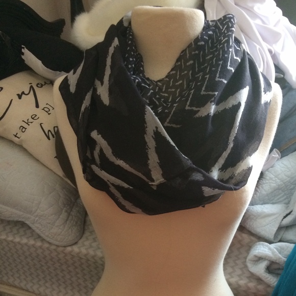 Black/Gray scarf
