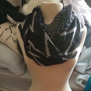 Black/Gray scarf