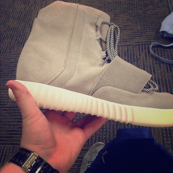 YEEZY BOOST HIGHS