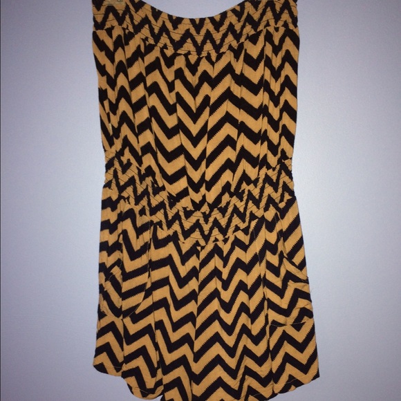 Sleeveless romper with pockets