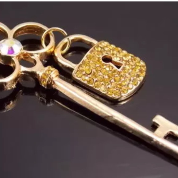 Jewelry - Key lock pendant