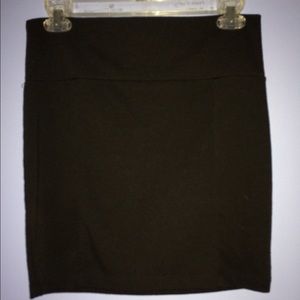 Black mini pencil skirt