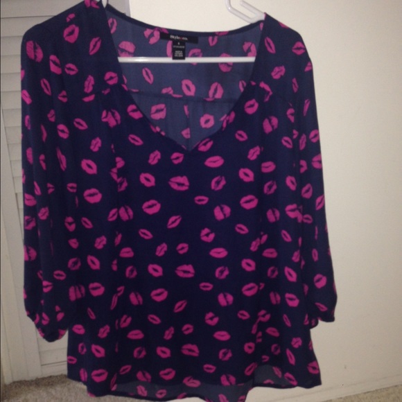 Style & Co. Tops - Navy with pink kisses blouse