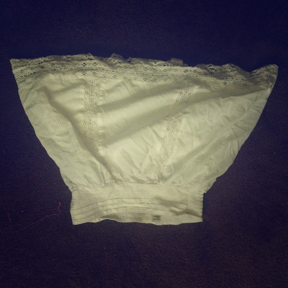 High waisted American eagle white skirt