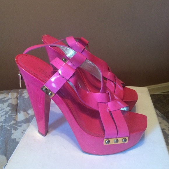 Half of Versace Shoes💥 - Picture 1 of 4