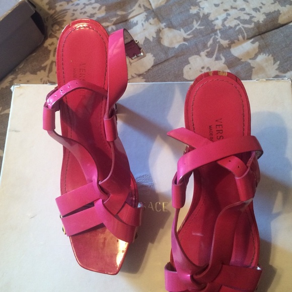 Half of Versace Shoes💥 - Picture 4 of 4