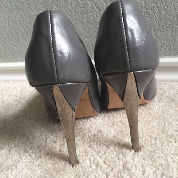 Grey pumps - Picture 3 of 3