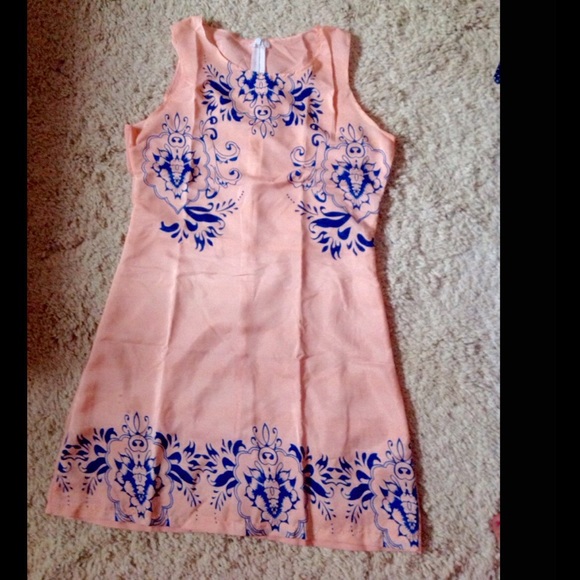 SOLD ON MERC Peach and Navy Sleeveless Shift Dress - Picture 2 of 4