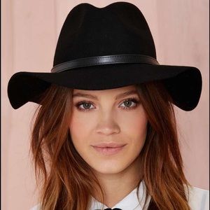Go undercover black wool hat from Nasty gal!
