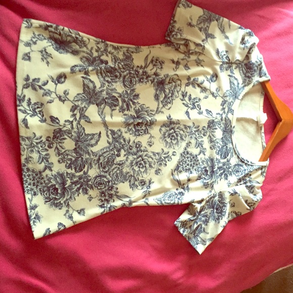 Beautiful top with blue flowers