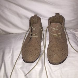 Tan/brown boots