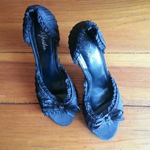 Paprika black peep-toe heel