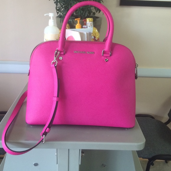 Michael Kors Handbags - Michael Michael kors Cindy large handbag