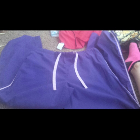 Scrub set