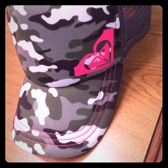 Roxy grey pink camo hat
