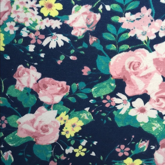 Super Cute Cropped Floral Print Tee - Picture 3 of 4