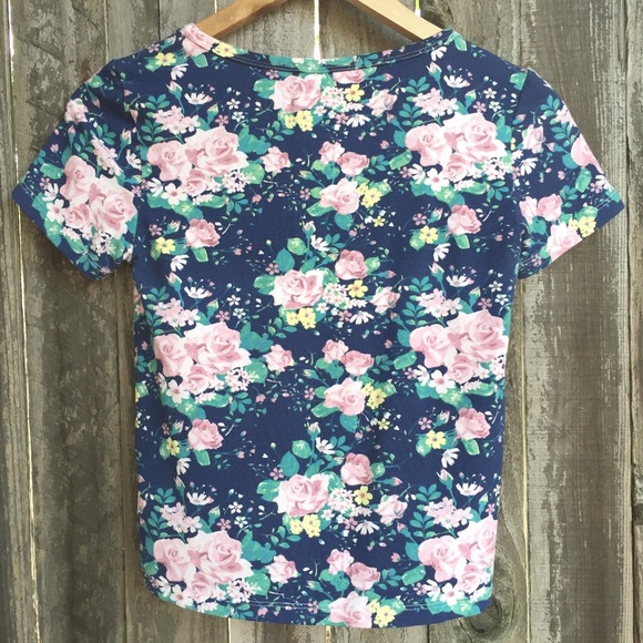 Super Cute Cropped Floral Print Tee - Picture 2 of 4