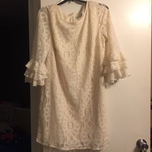 Women's Lace 3/4 sleeve dress.