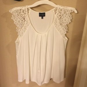 White lace shoulder summer shirt