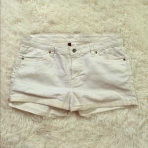 Cute H&M white shorts!