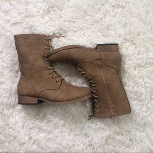 Super cute brown boots!