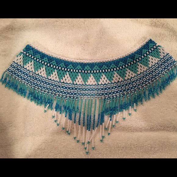 HANDMADE METICULOUSLY ASSEMBLED BEADED NECKLACE - Picture 2 of 3