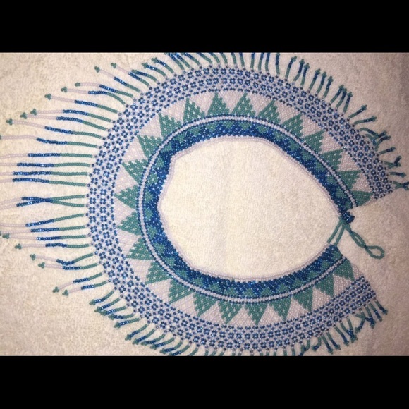 HANDMADE METICULOUSLY ASSEMBLED BEADED NECKLACE - Picture 3 of 3