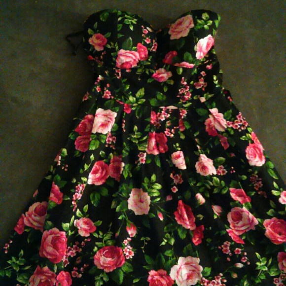 NEW NEVER WORN Floral  mini dress
