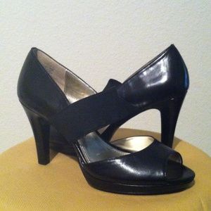 Beautiful Anne Klein Black Shoes