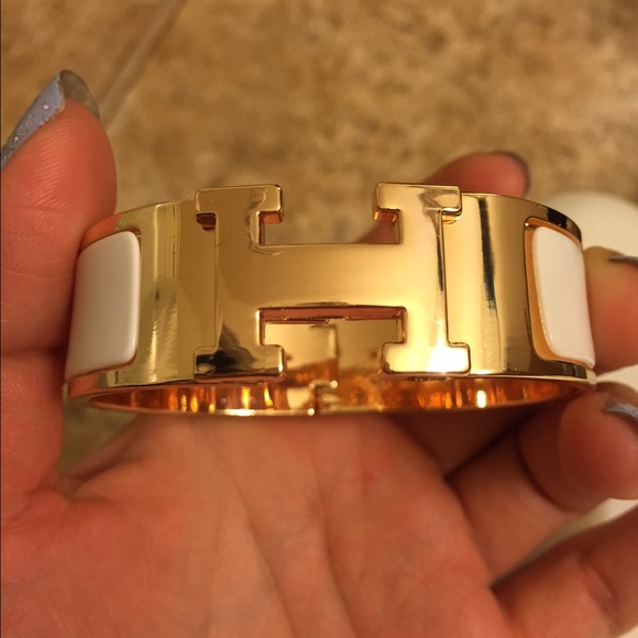 🚫SOLD 🚫Wide clic clac H logo bracelet w/gold