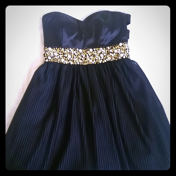 Sleeveless formal dress. Prom/homecoming