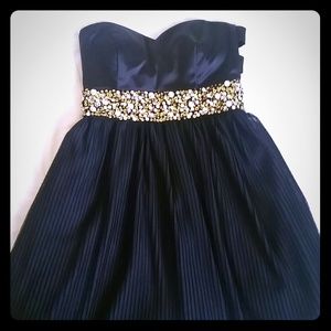 Sleeveless formal dress. Prom/homecoming