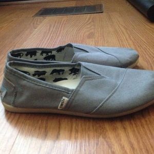 Gray Toms
